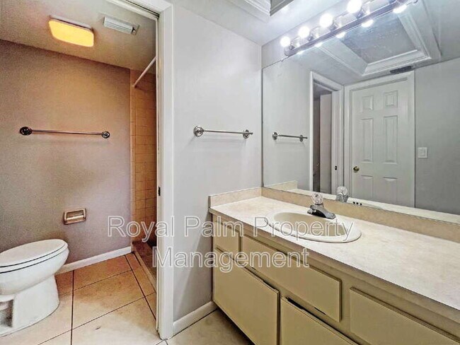 Building Photo - 4530 SW 10th Ave