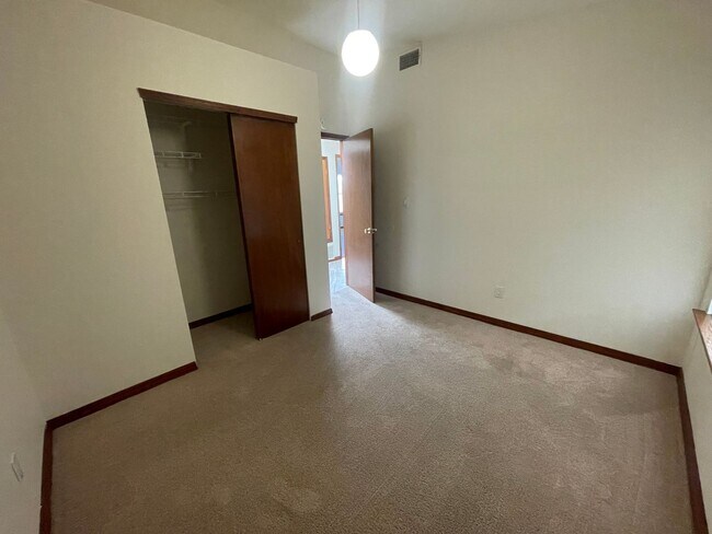 Building Photo - 3 Bedroom Near Mariposa Park in Taylor Ranch