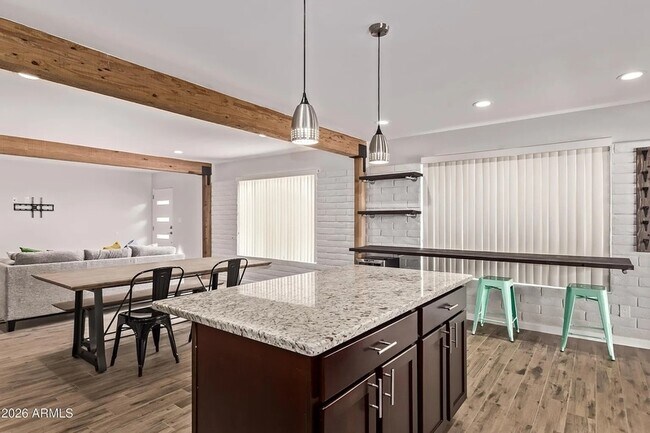 Building Photo - 3710 E Altadena Ave