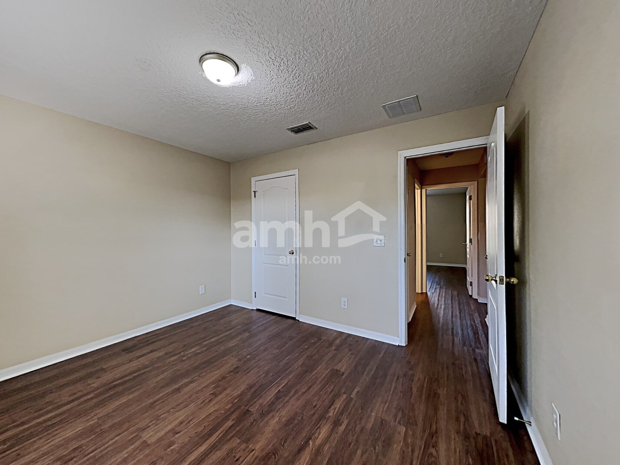 Building Photo - 660 Winding Lake Dr