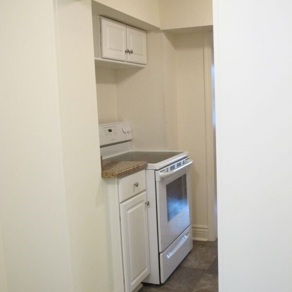 Side Apt - 1 Bedroom / 1 Bath - Coin-Op Laundry, Apartments, Townhouses