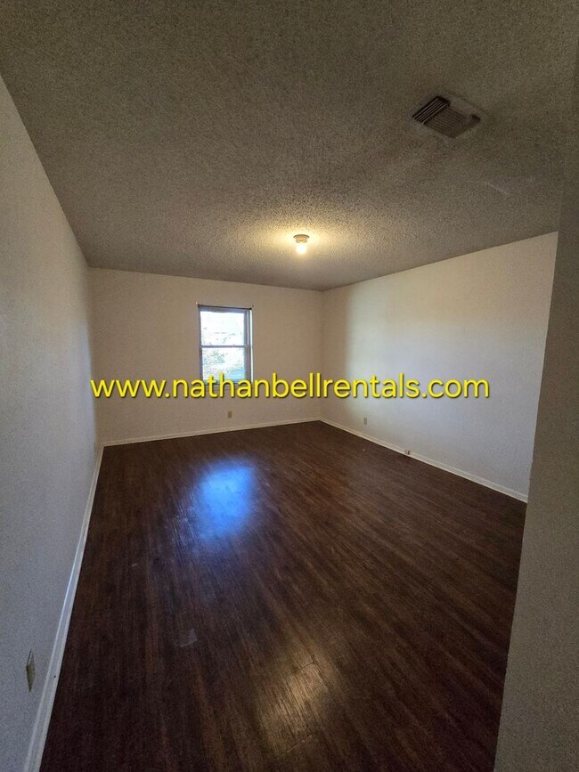 Building Photo - 3415 Vagas Dr