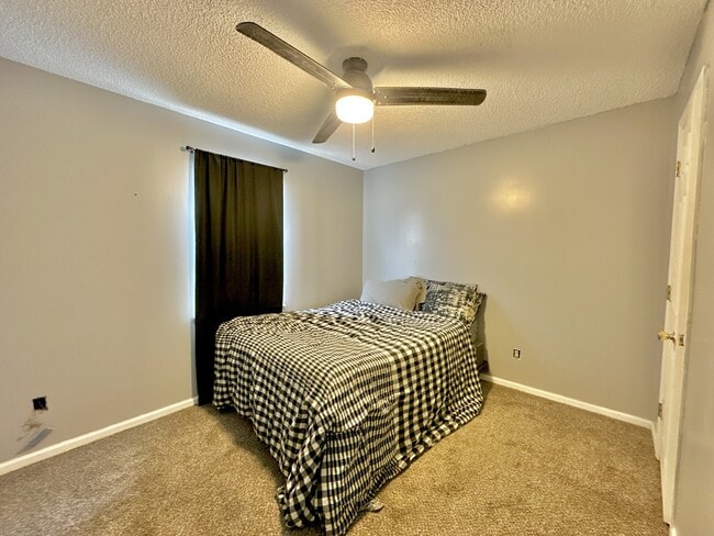 Building Photo - 1717 Largo Cir
