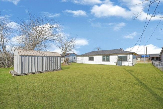 Building Photo - 2126 Hillshire Dr