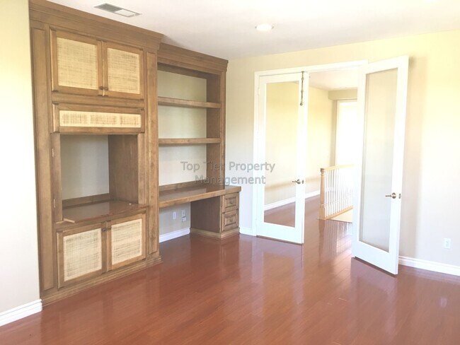 Building Photo - ***Beautiful 4 bed / 3 bath / 2,913 sqft H...