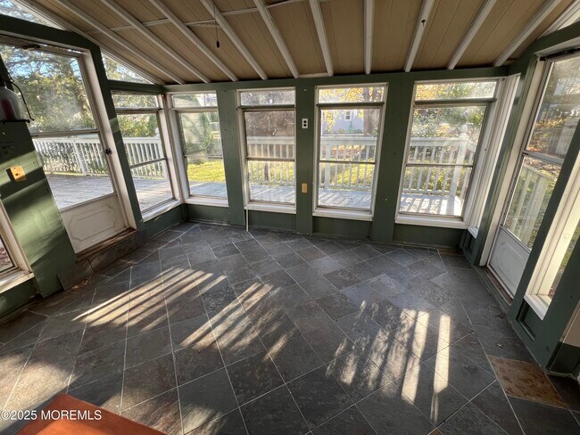 Building Photo - 12 Eisele Ave