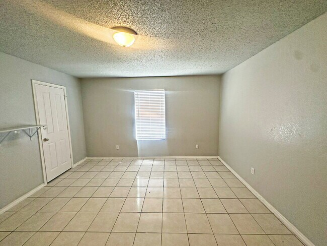 Building Photo - 1311 Hortencia Ave
