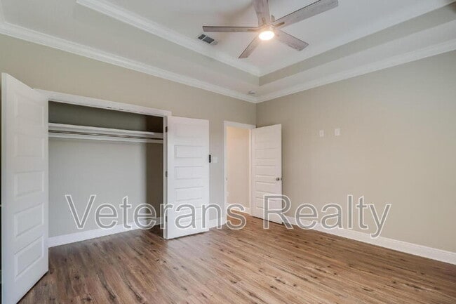 Building Photo - 833 Vee St