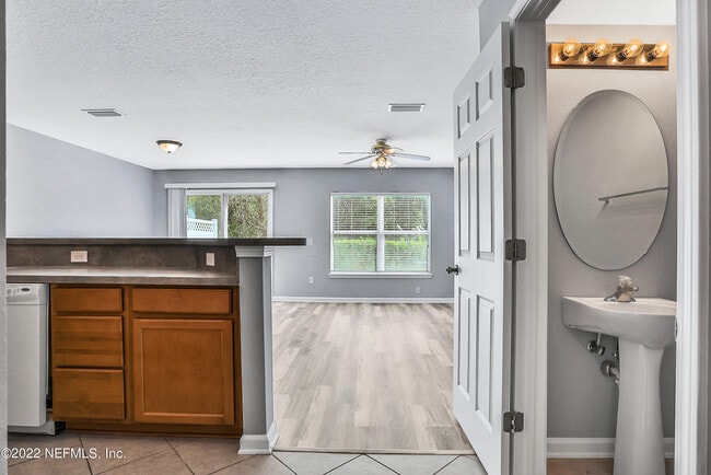 Building Photo - 822 Black Cherry Dr S