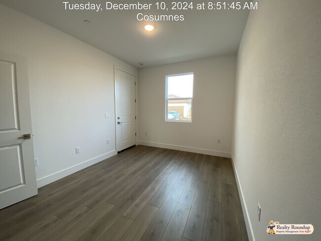 Building Photo - 4197 Crossroads Wy