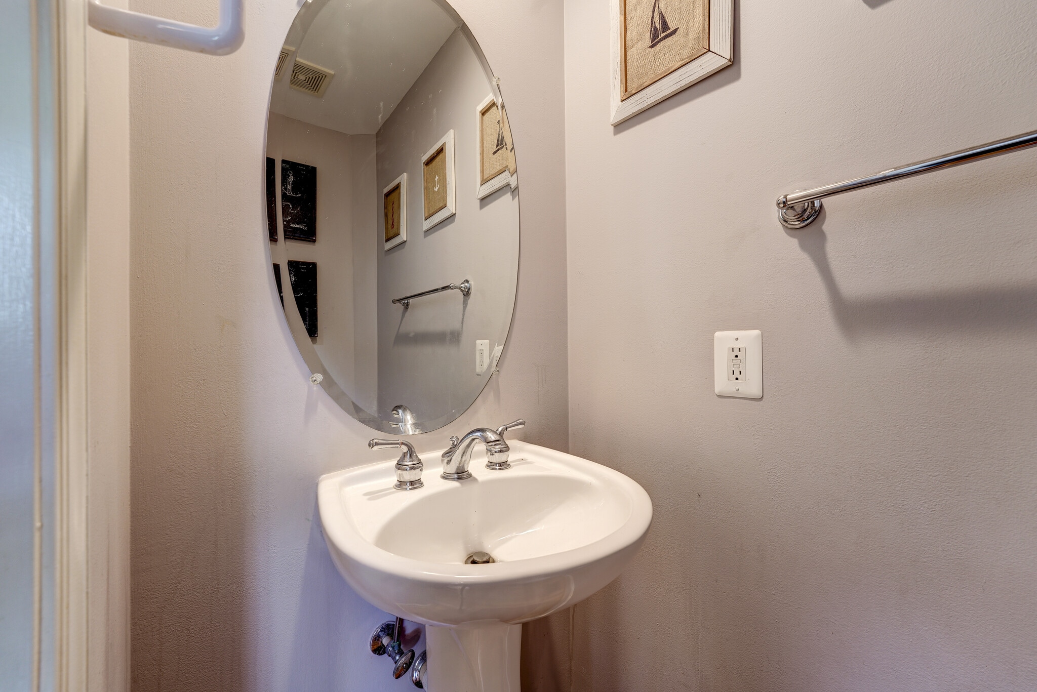 Main Level Powder Room - 502 Fallsgrove Dr