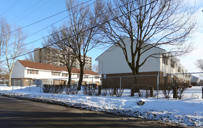 Primary Photo - Amesbury Rosalind Apartments