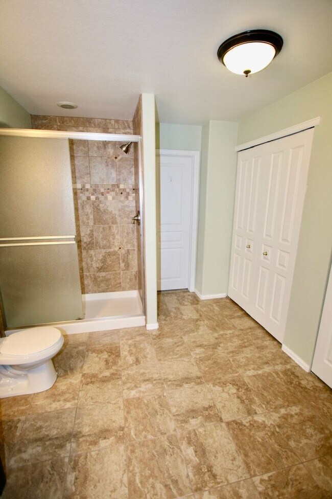 Building Photo - Beautiful 4 Bedroom Ranch Style Home Avail...