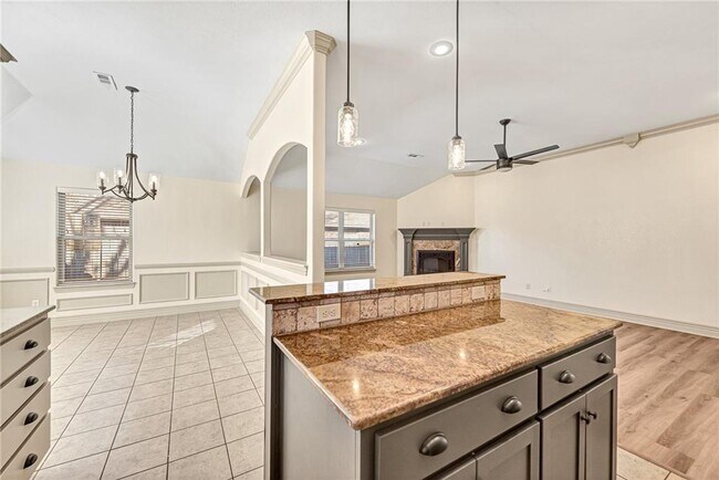 Building Photo - 103 NE Chicory Ln