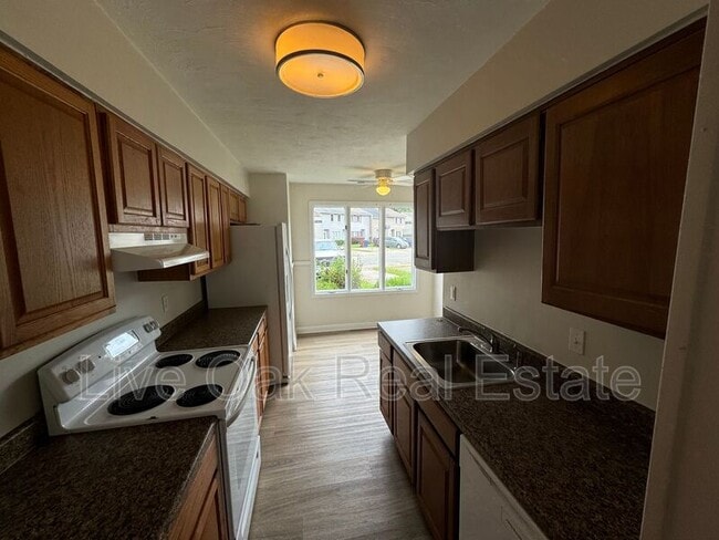 Building Photo - 3446 Bruin Dr