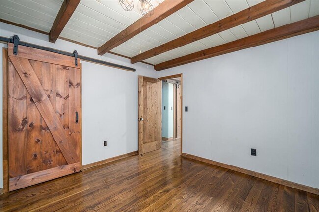 Building Photo - 771 Little Hendricks Mountain Rd