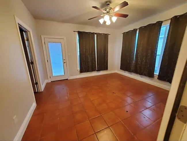 Building Photo - 203 E Pecan St