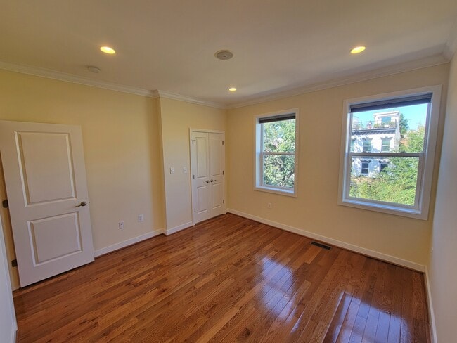 Building Photo - 127 Quincy Pl NE