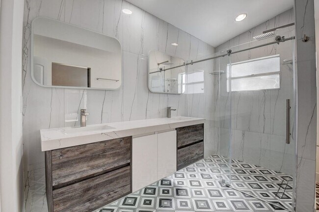 Building Photo - Rainbow Lakes