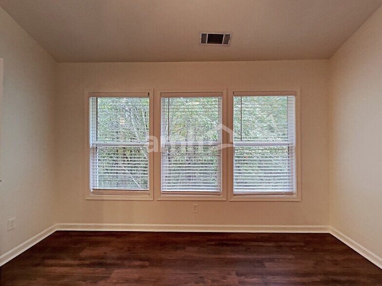 Building Photo - 4620 Stonehaven View