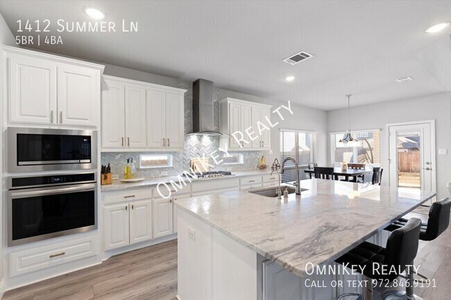 Building Photo - 1412 Summer Ln