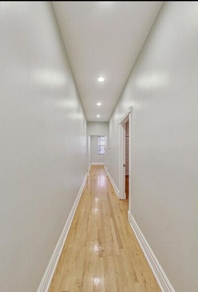 Building Photo - 4529 S Prairie Ave