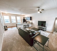 Building Photo - 525 S Patterson Dr