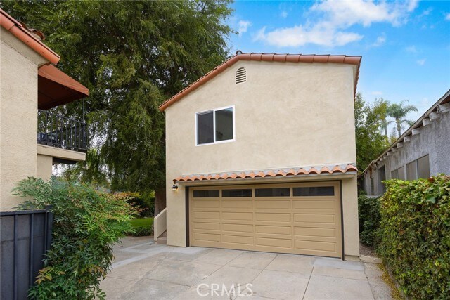 Building Photo - 1647 N Santa Anita Ave