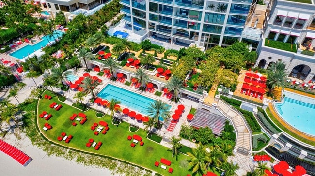 Building Photo - 17901 Collins Ave