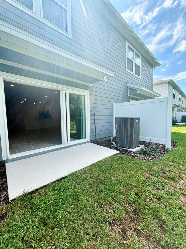 Building Photo - New Build 3Bed 2Bath Townhome in Kissimmee