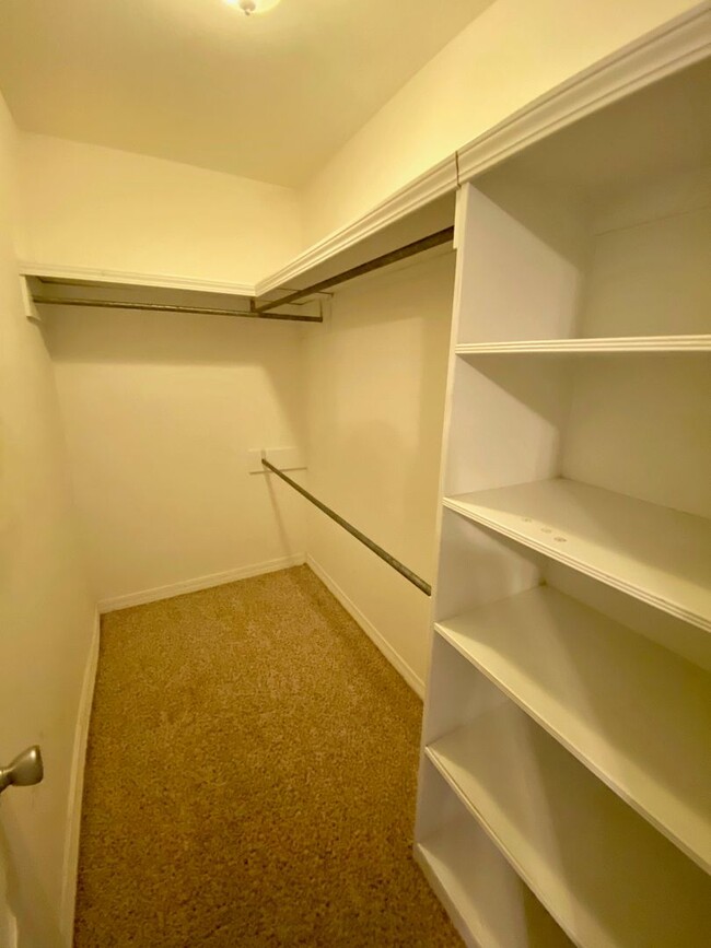 Building Photo - 3 bed, 2 bath for rent in Brandon!