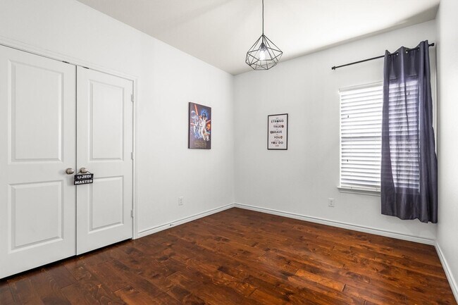 Building Photo - 3700 Linden Ave