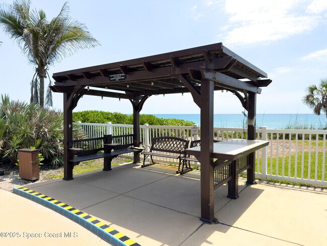 Building Photo - 1465 Jimmy Buffett Mem Hwy