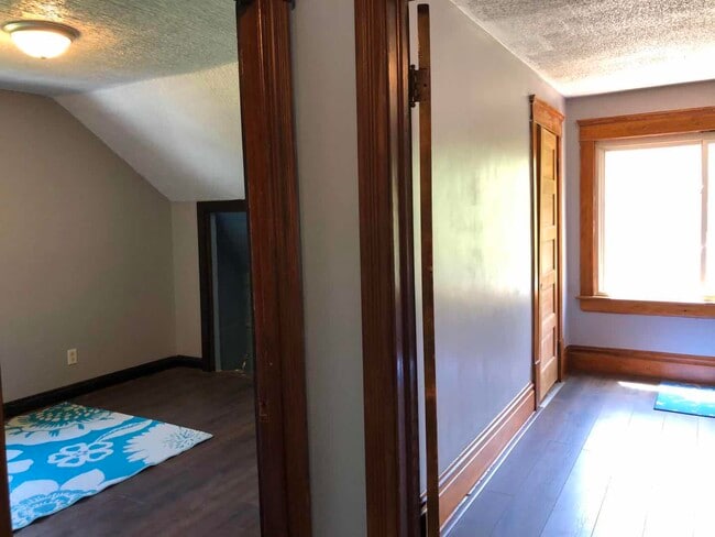 Building Photo - 823 Bloomfield Ave