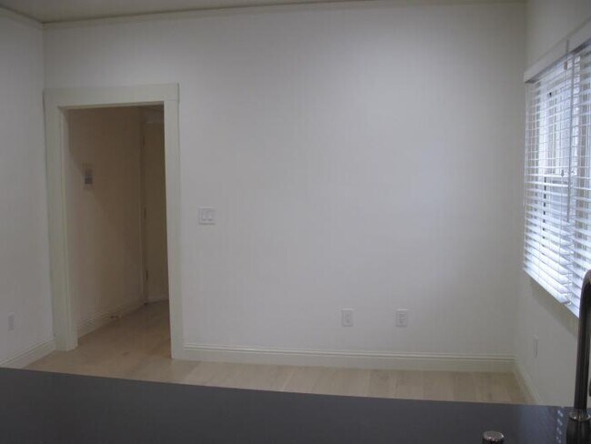 Building Photo - 1 bedroom in Oakland CA 94612