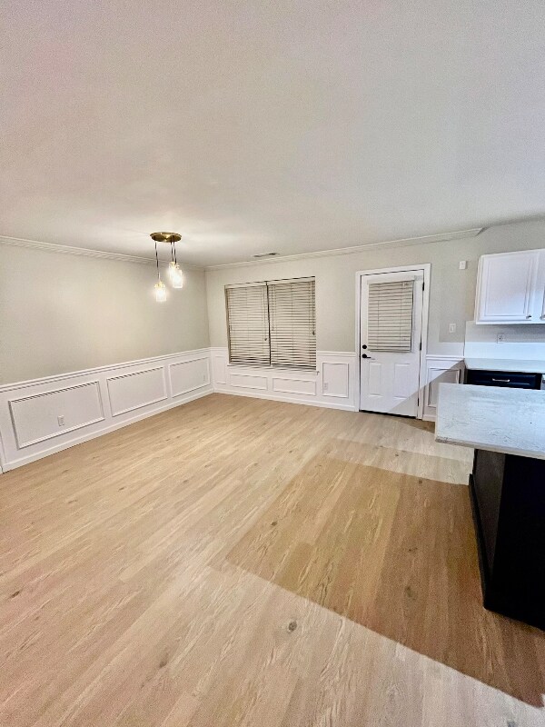 Building Photo - 5920 Seabright Ln