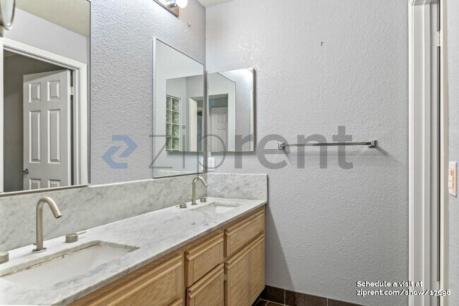 Building Photo - 445 Milan Dr