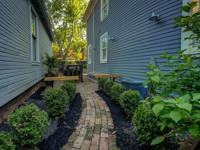 Building Photo - 95 Hull Aly