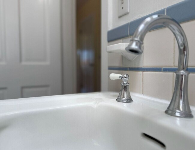 Building Photo - This is a Berkeley Lifestyle. | 3BR | 1.5BA | 1,450 SF | Just Steps from Campus