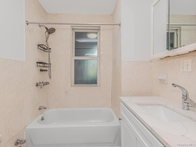 Building Photo - 582 Palisade Ave
