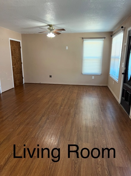 Building Photo - 702 N Ridge St