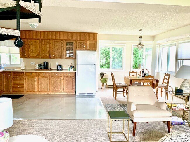 Building Photo - 2 Mohican Rd