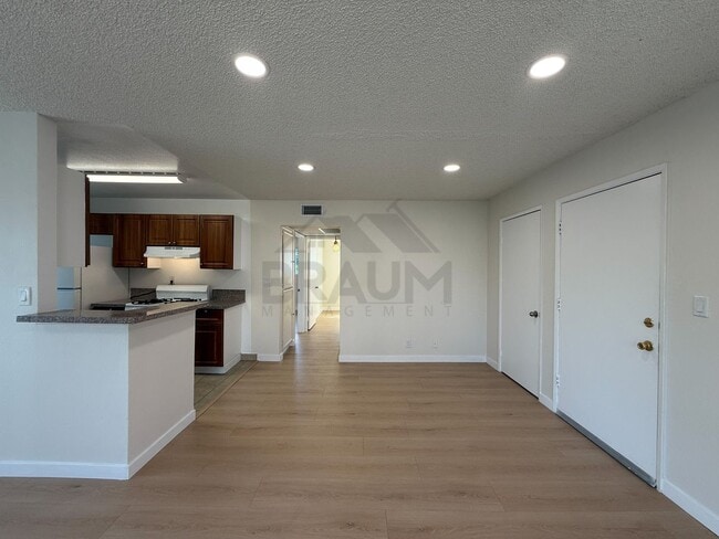 Building Photo - 14801 Delano St