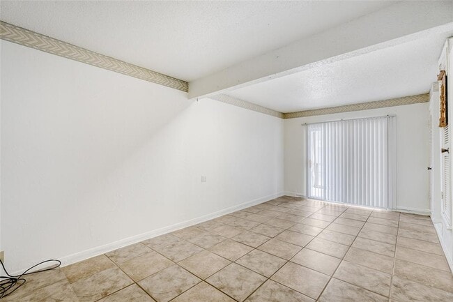 Building Photo - 6601 Skycrest Dr