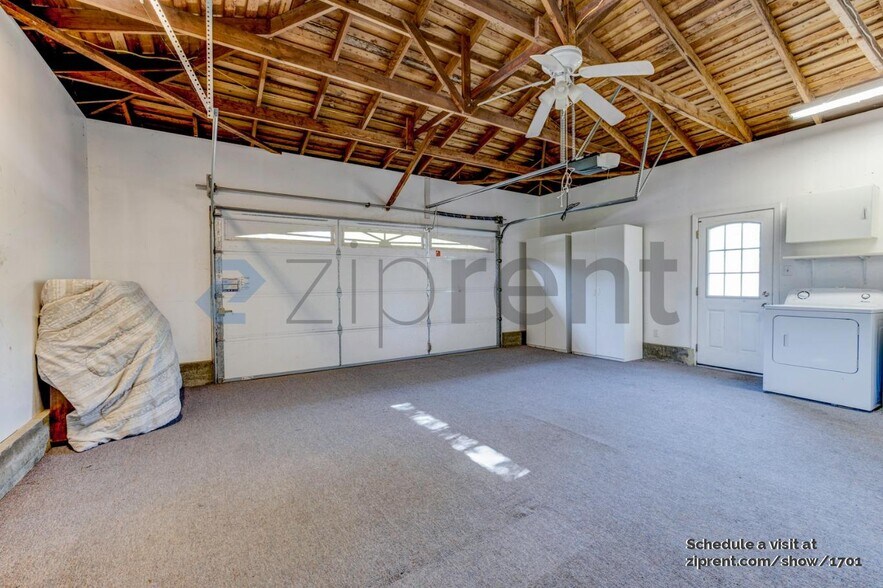 Building Photo - 950 Pecan Pl