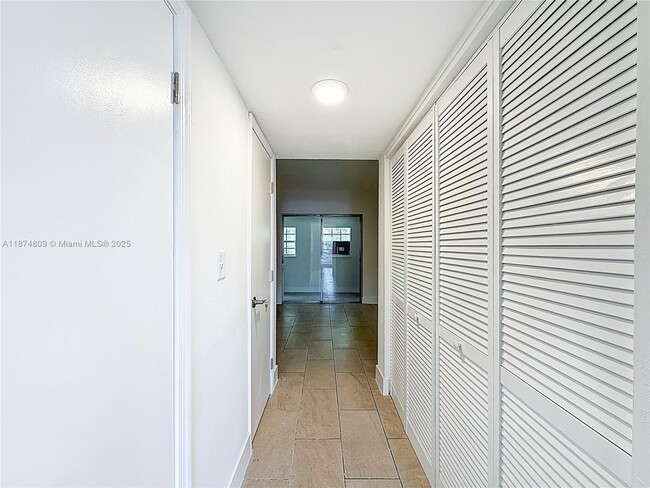 Building Photo - 1379 Seaview