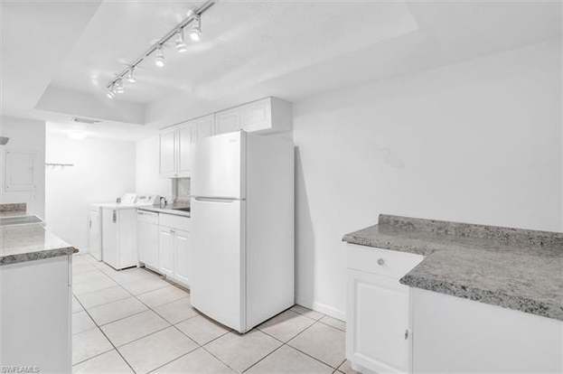 Building Photo - 3635 Boca Ciega Dr