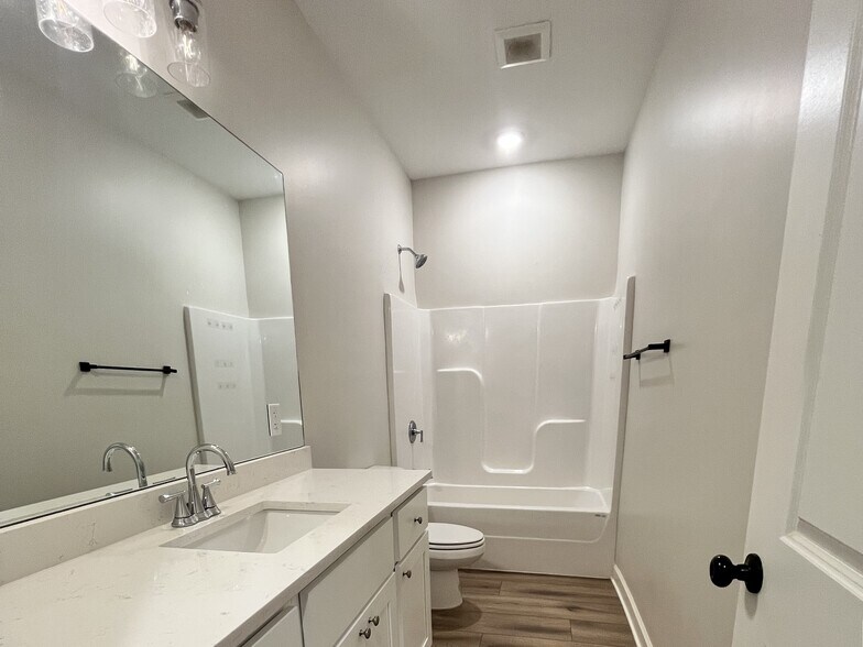 Building Photo - 239 Cedar St