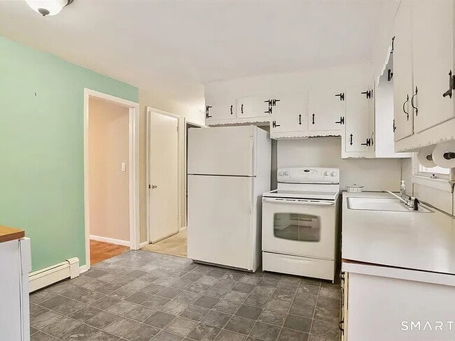 Building Photo - 4 bedroom ranch offering comfortable single-level