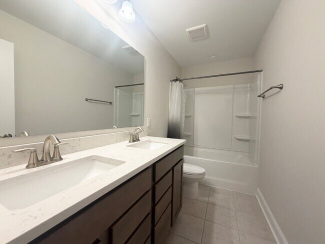 Building Photo - Move In Ready Home in Malind Bluff!